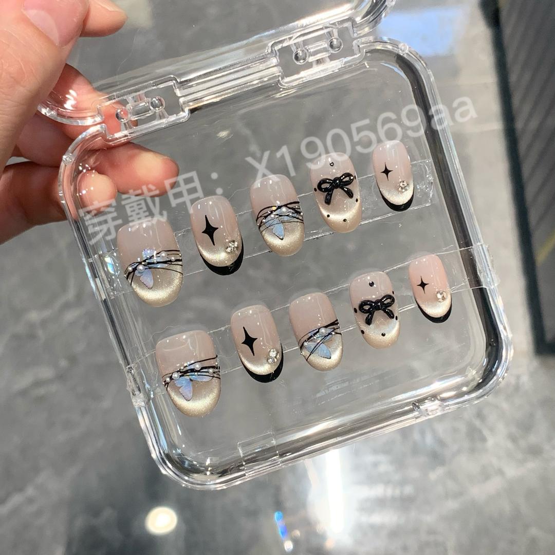 珂珂不闷（做穿戴甲的）