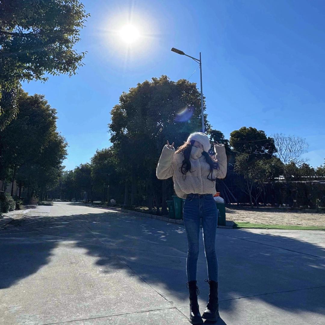 我是小月亮普照大地🌙