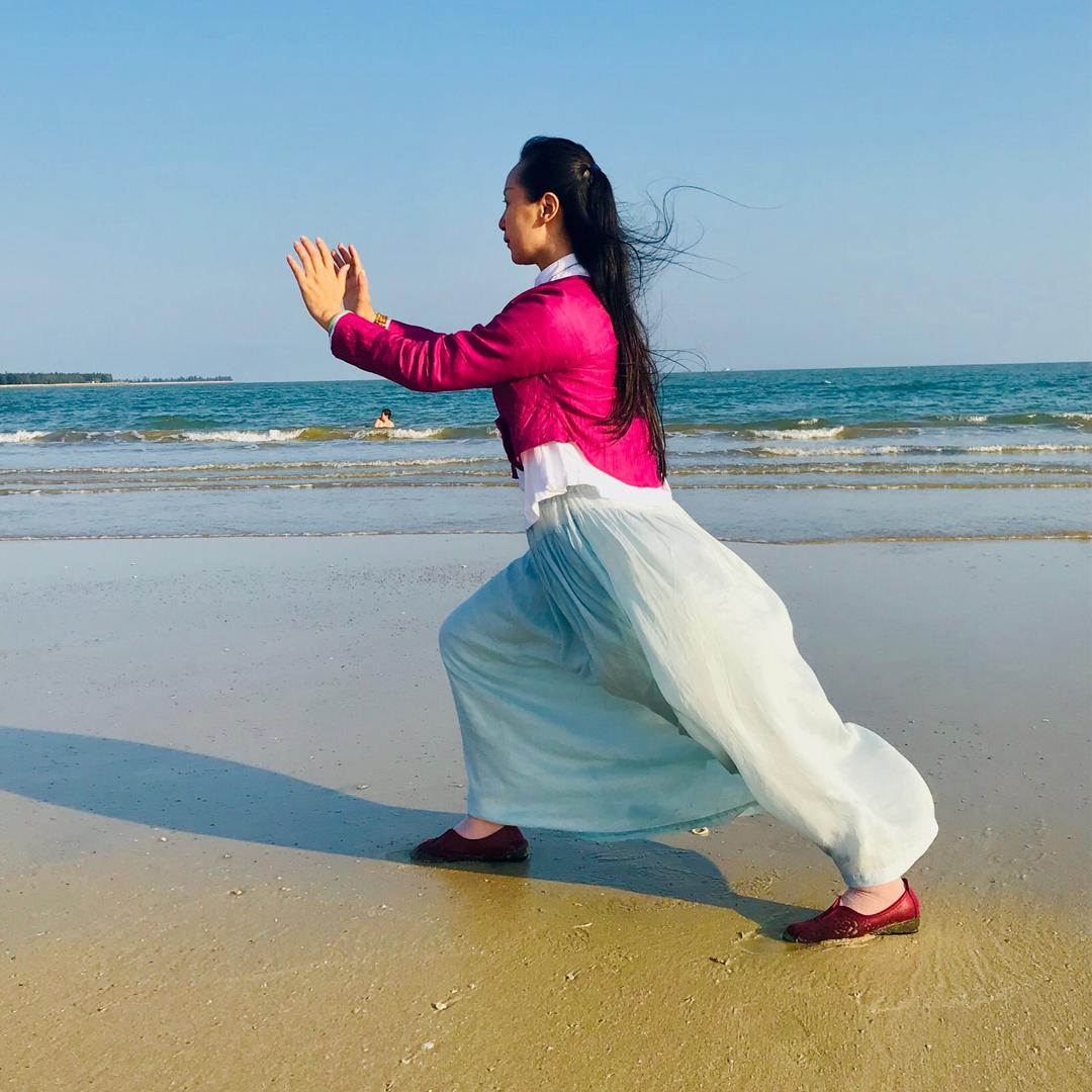 依云绣太极服（香水）