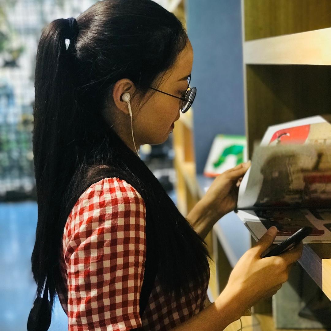 自在飞花轻似梦