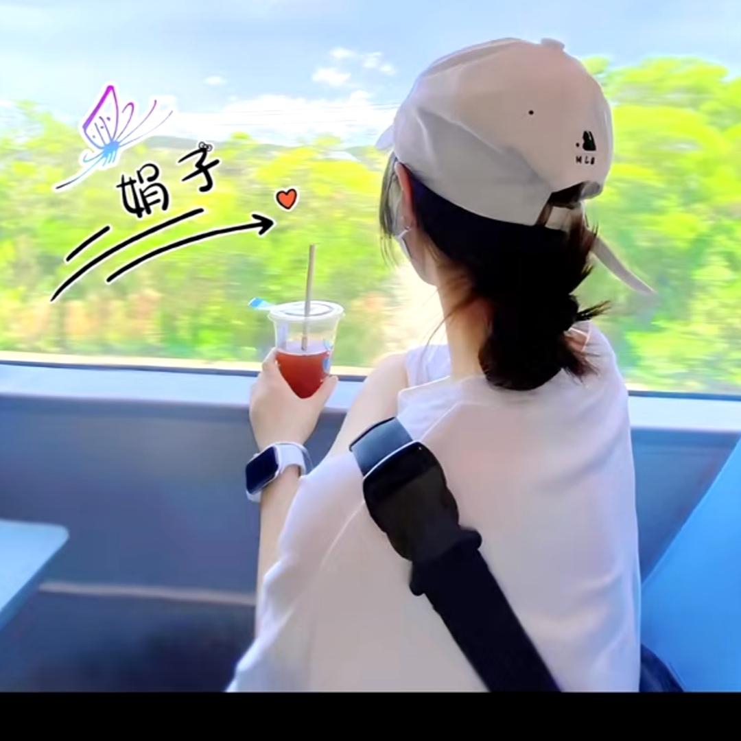 a笑脸带红眼