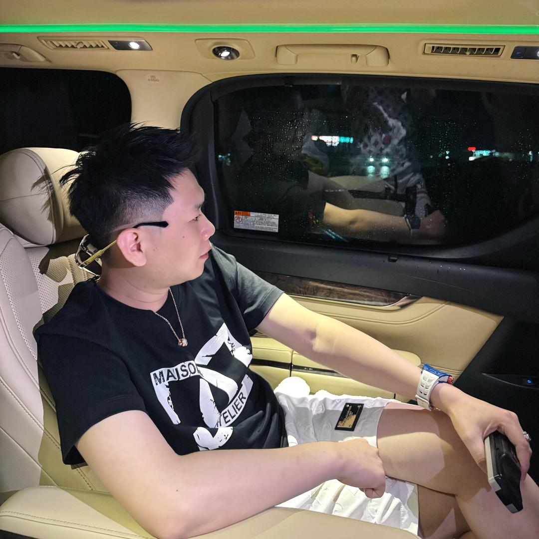 博白太古汇YS轻奢店