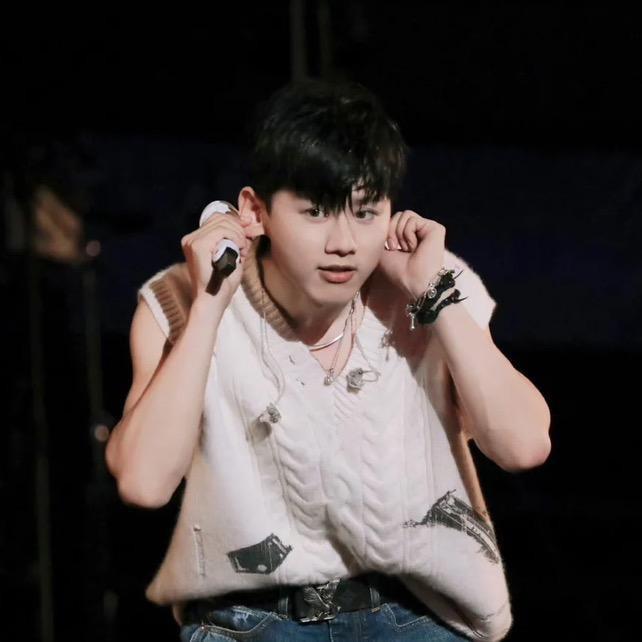 Jason小星星✨（杰哥接信凝视碰手版）