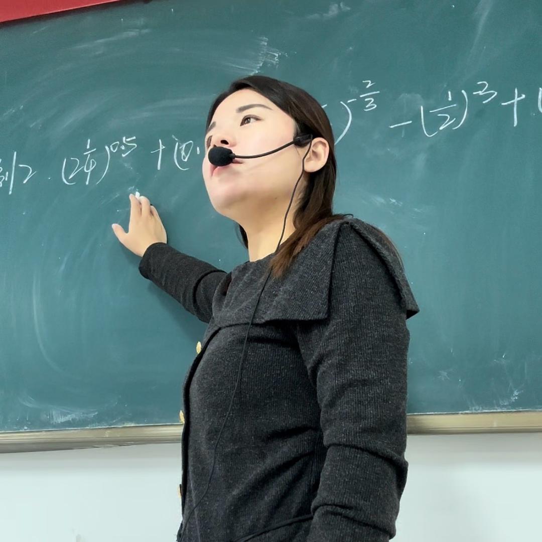 保定动力数字产业学院小琪老师