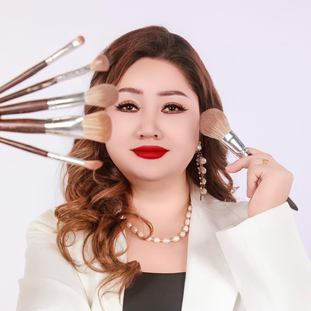 岳普湖县RAZMAN沙代提故高级化妆师