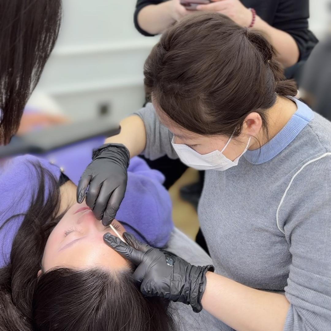 邓邓在石家庄洗眉