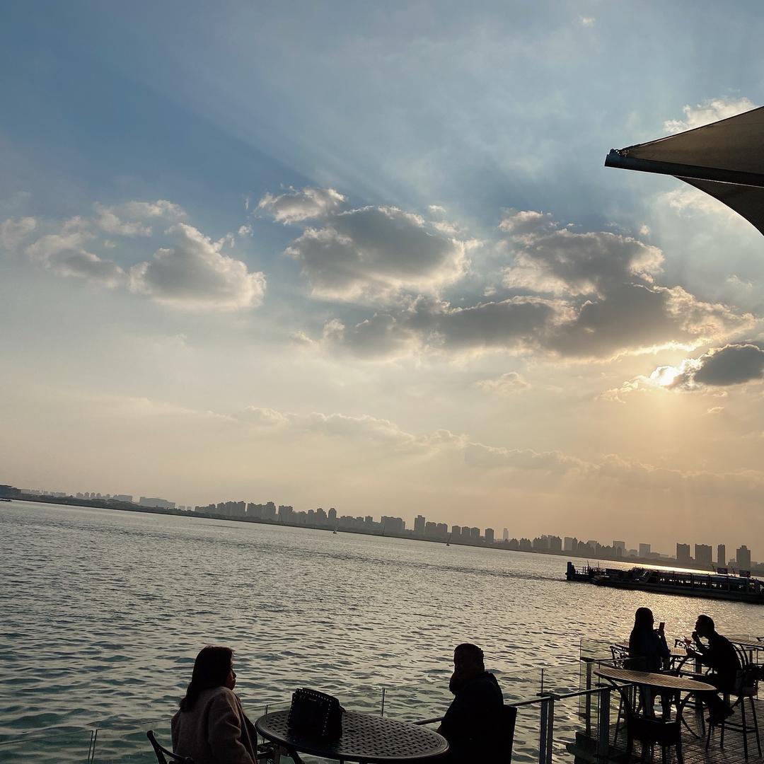 尝遍帅锅的嘴👄