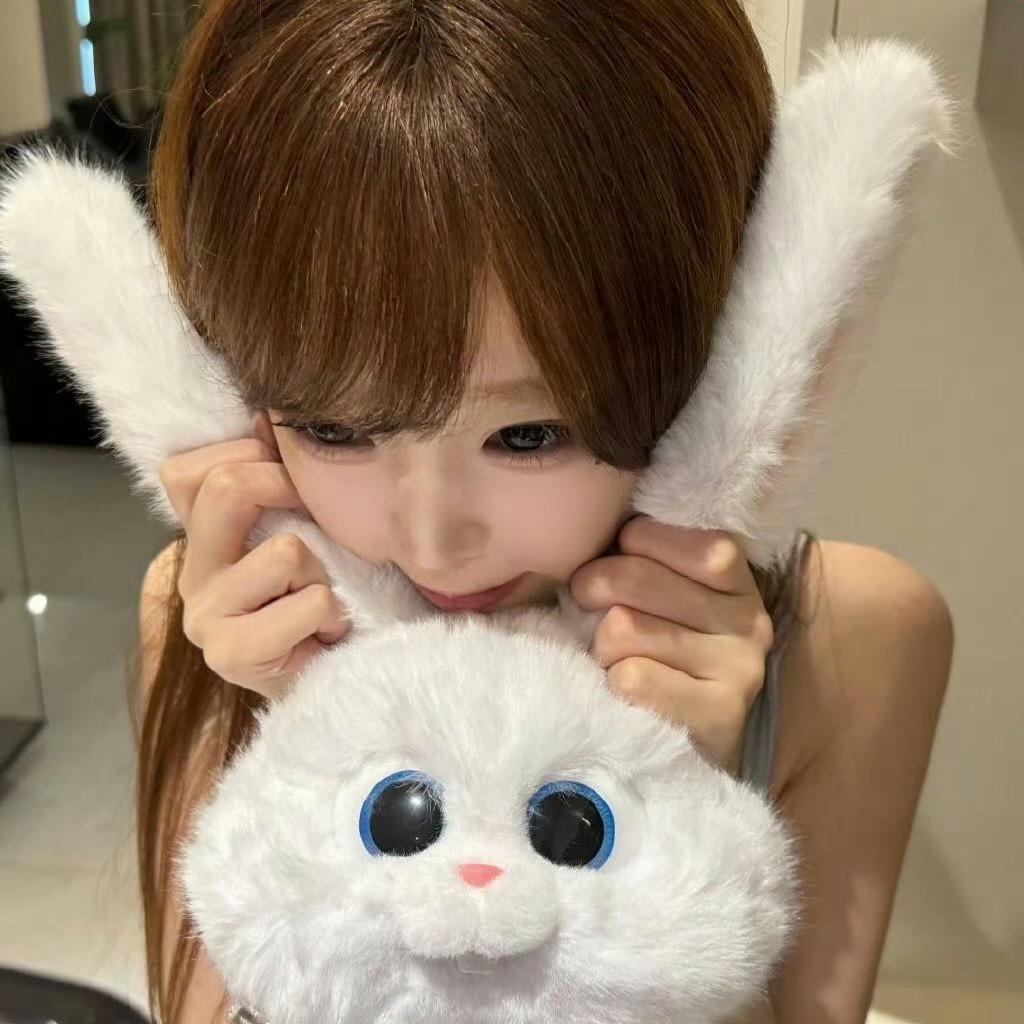 小马不吃草.