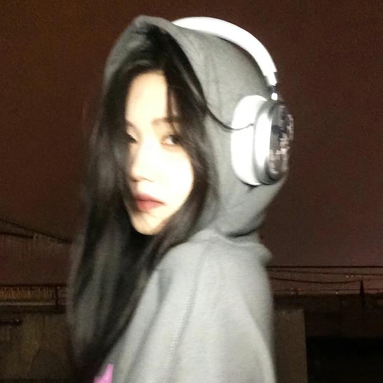 XXX L E