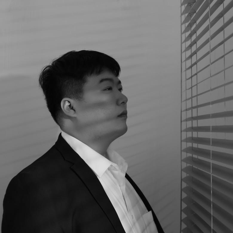 请不要把祎念成伟。