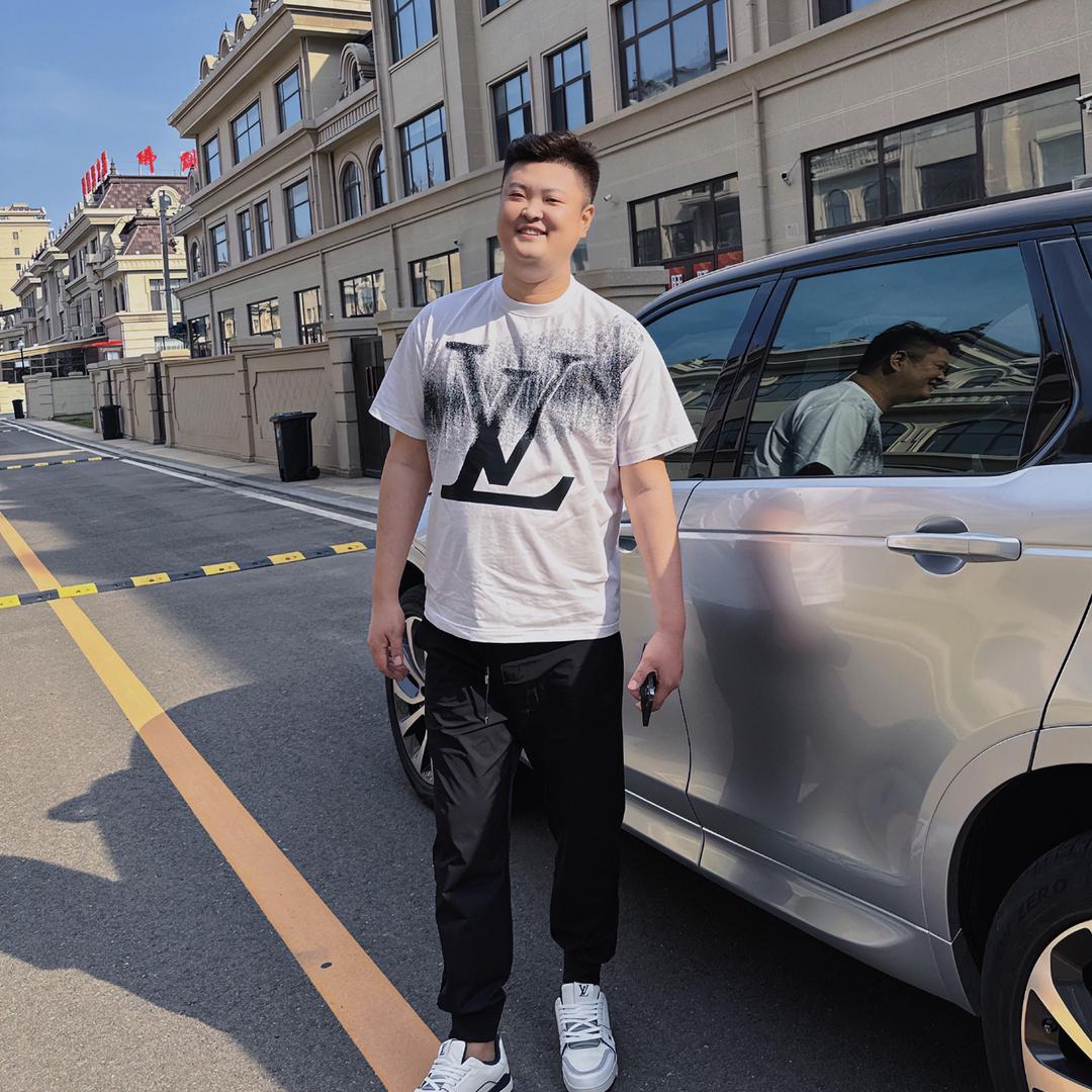 小刘抓腰