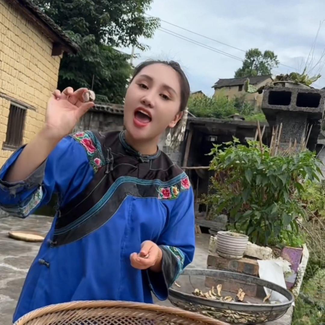 小霞在山村