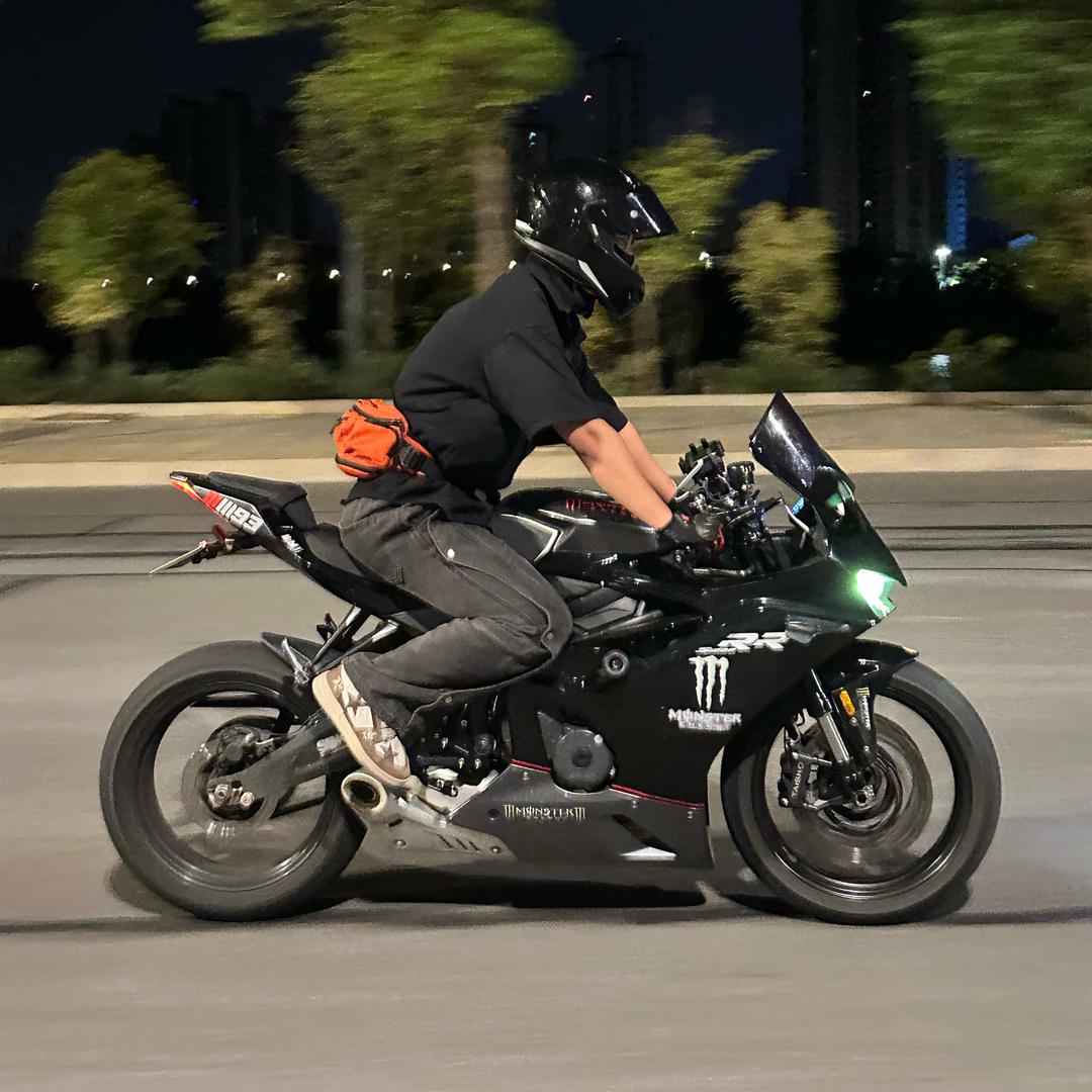 小雄睡不着.🏍️