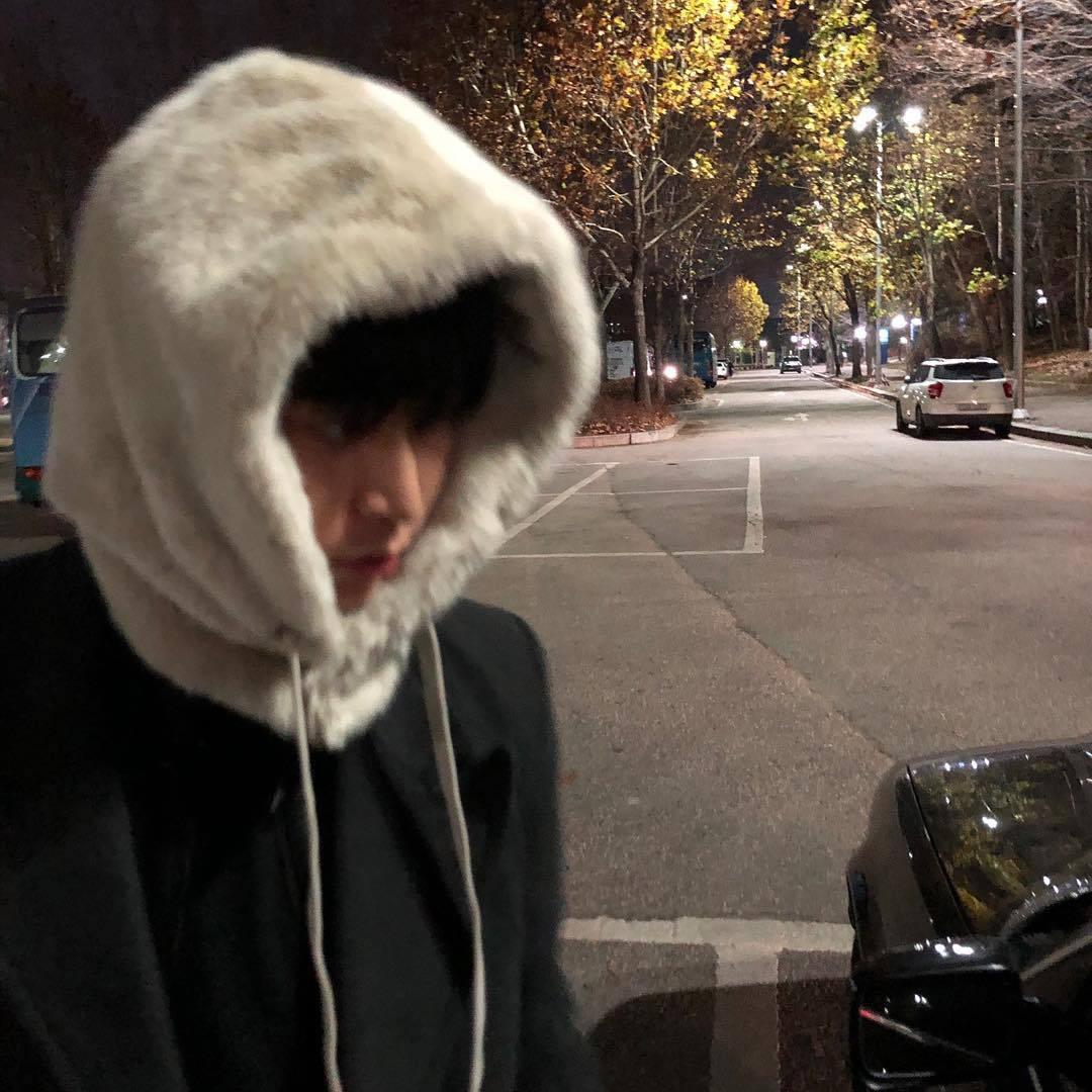 円