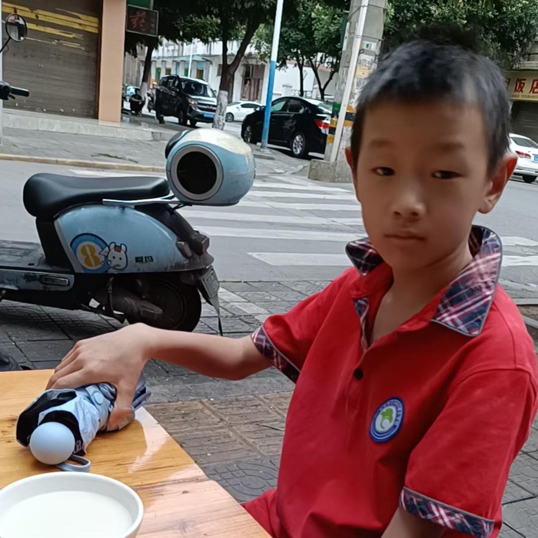 周逸鹏爸爸