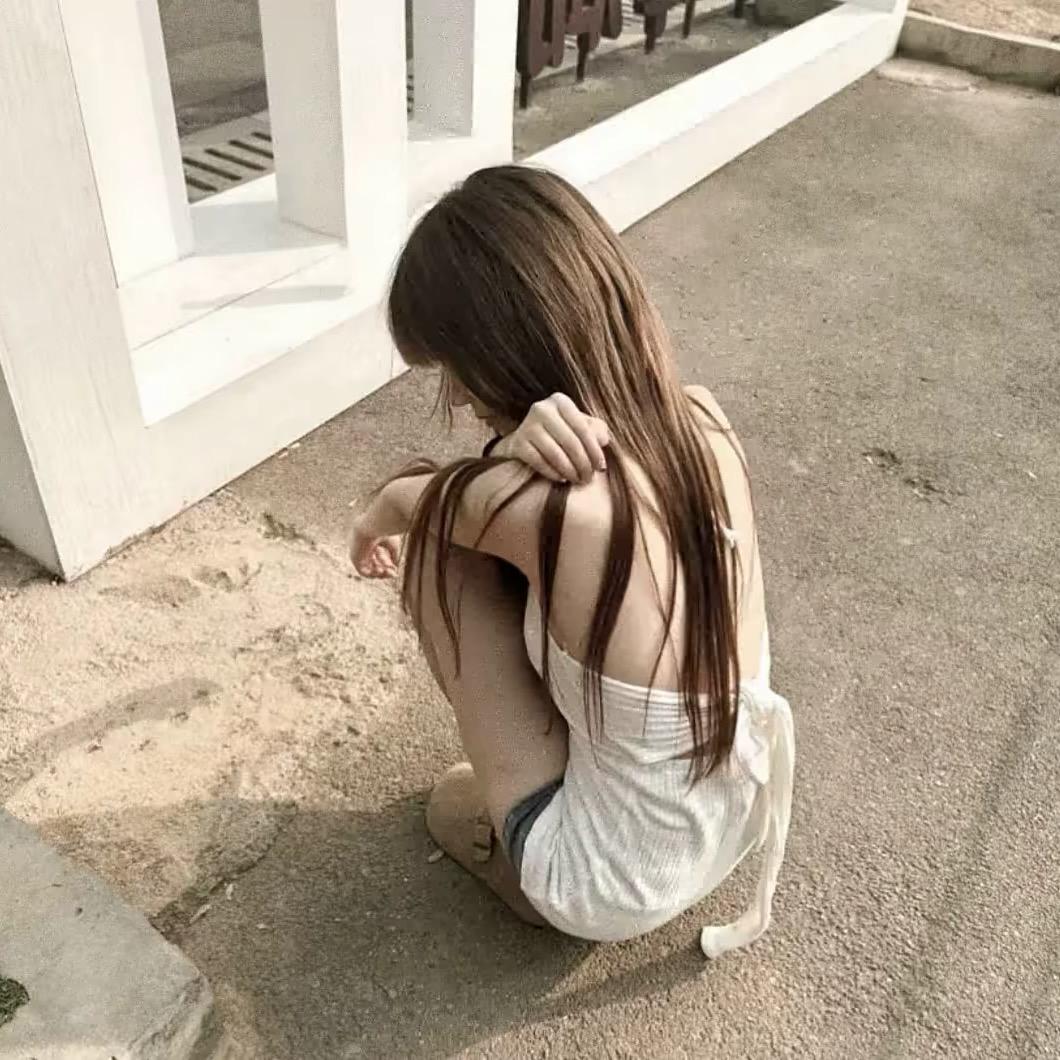 ；