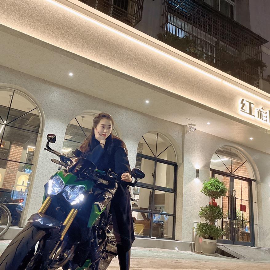 红杉咖啡 老板娘