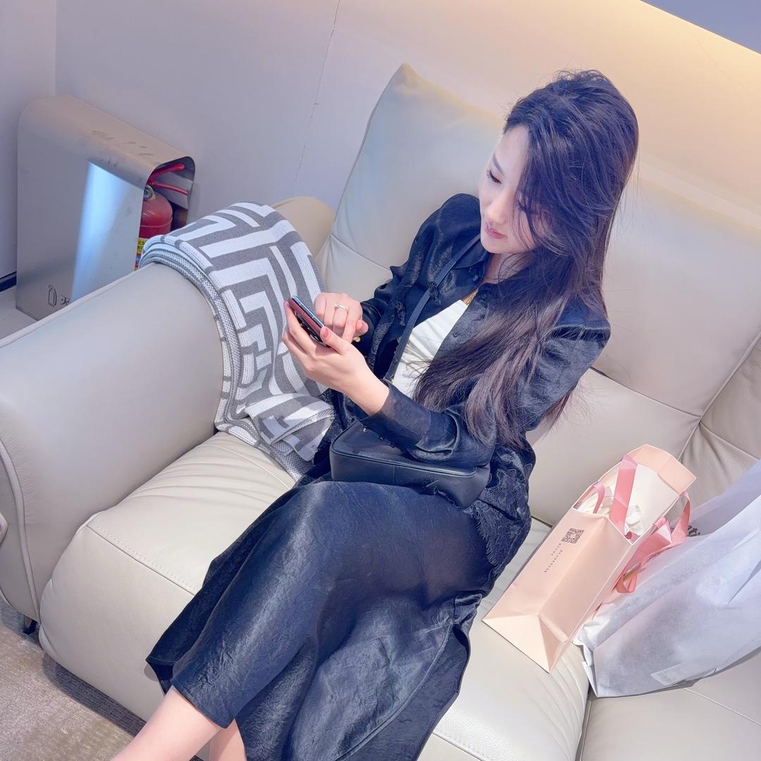 小洁爱喝酒