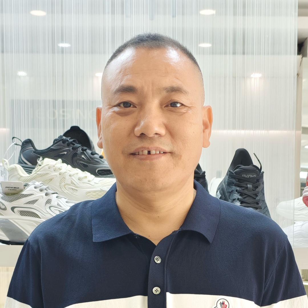 足豪鞋城意尔康  宝哥