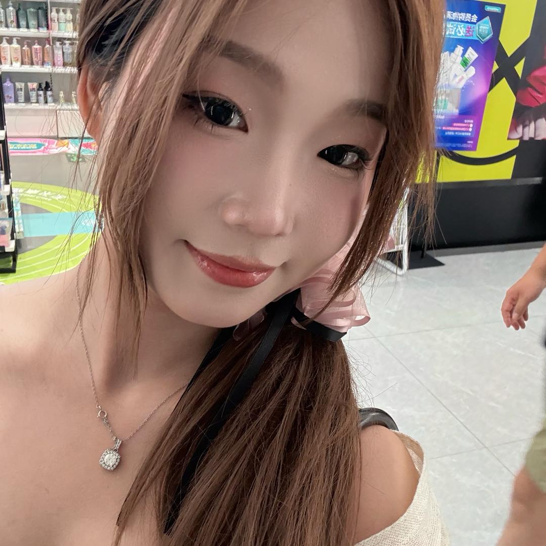 一颗葡萄桃 🍇