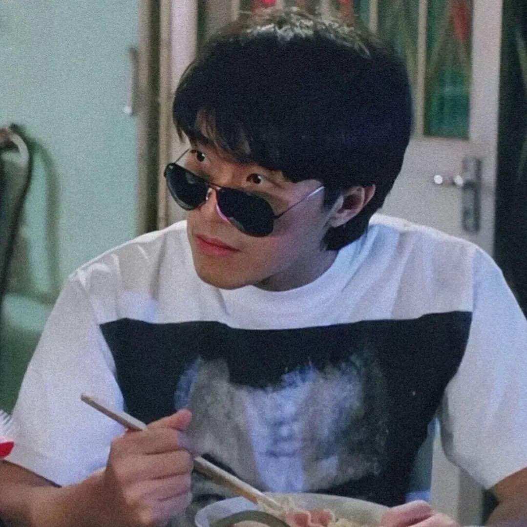查伍此人