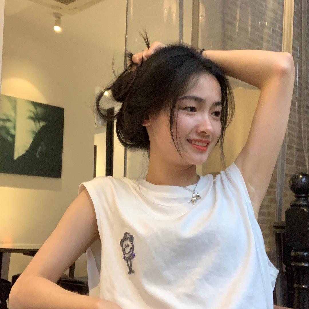 女施主