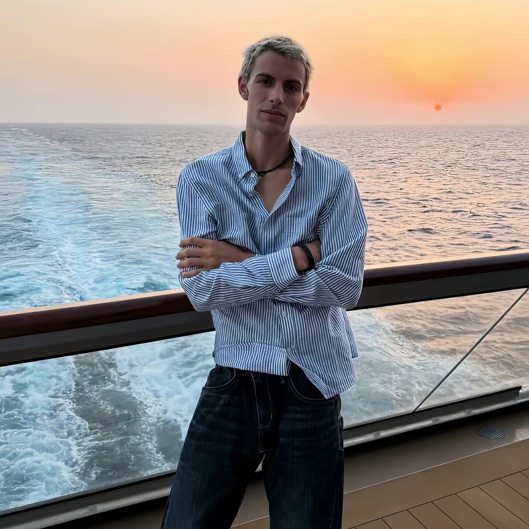 ￴ ￴ ￴ ￴小贾