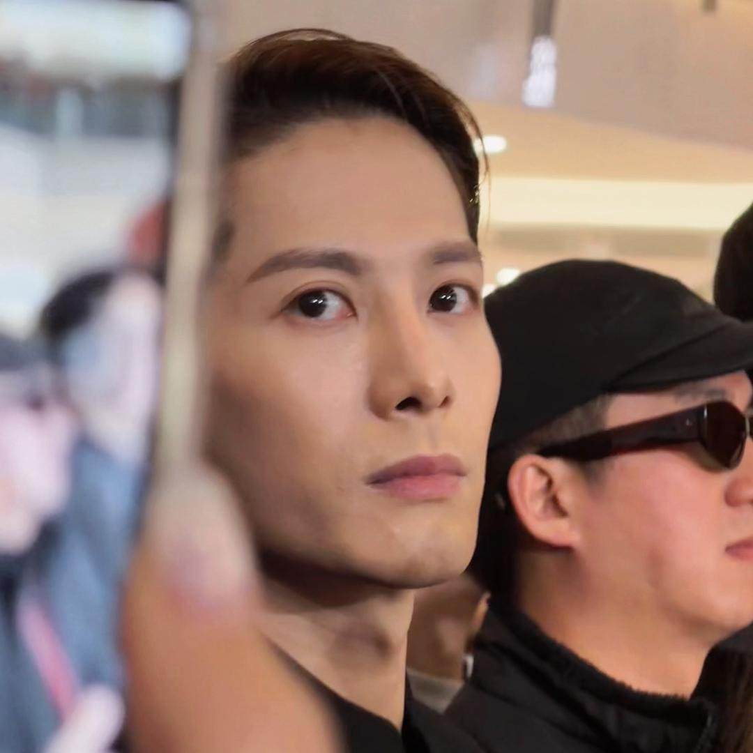 大草莓🍓🖤（近距离见王嘉尔版）