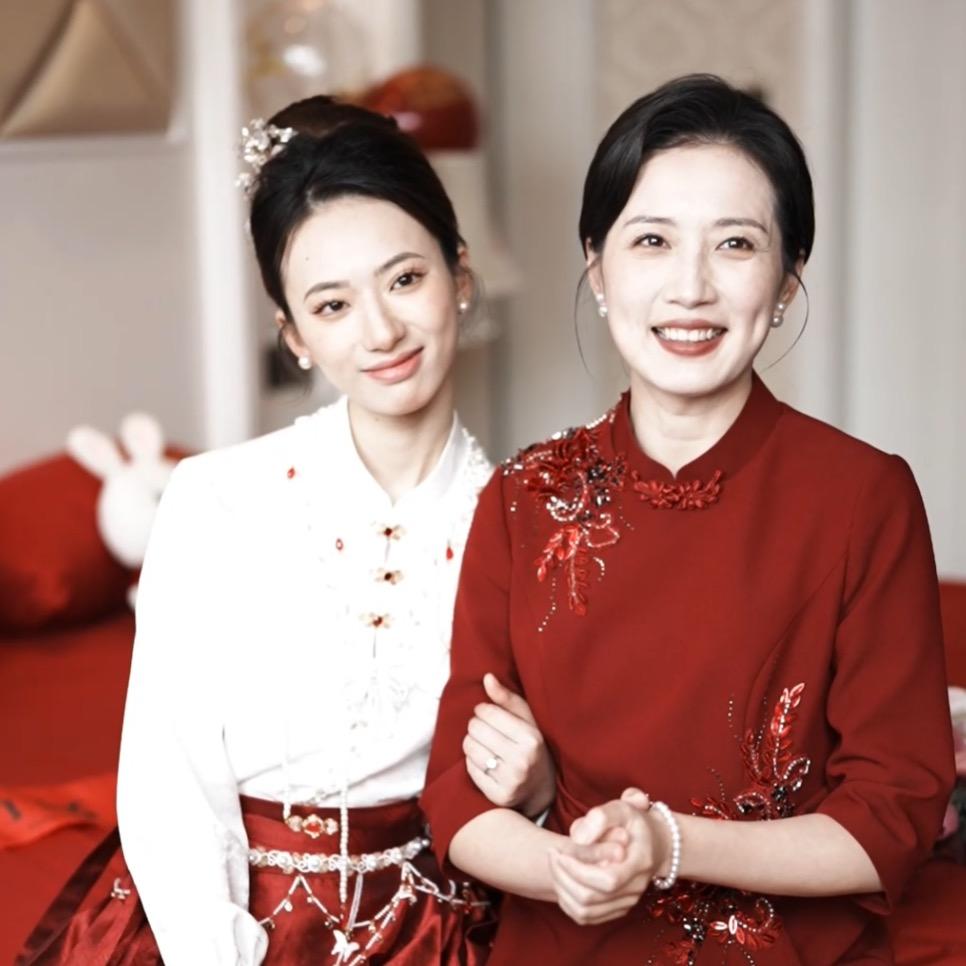 艾诗霓喜妈妈高定礼服