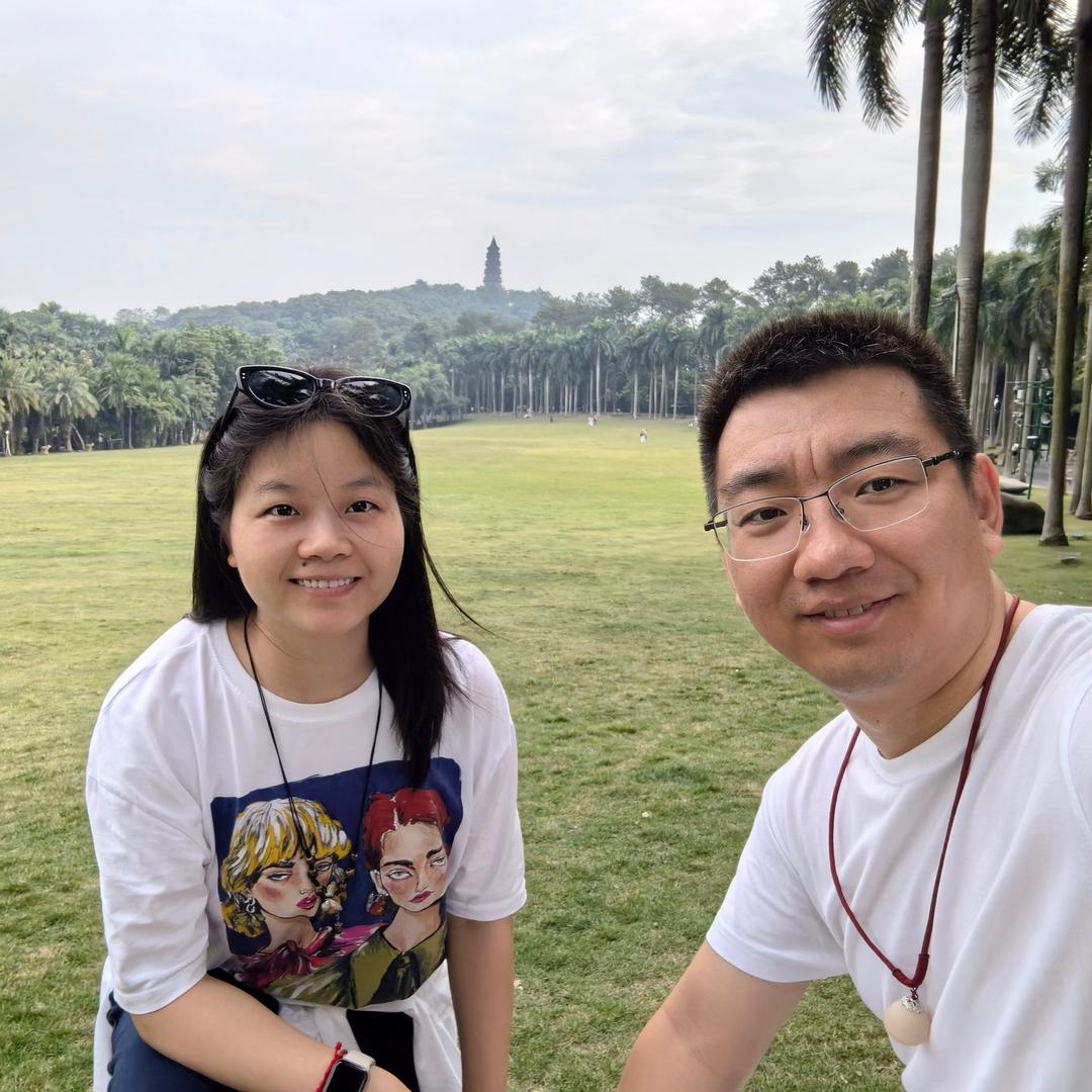 一条正直的飞机拉线