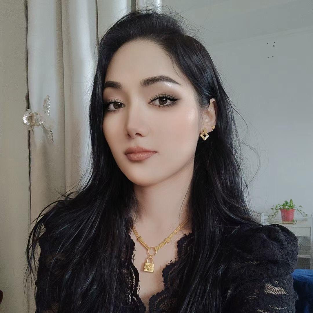 AzizTan尊贵之身-阿迪拉