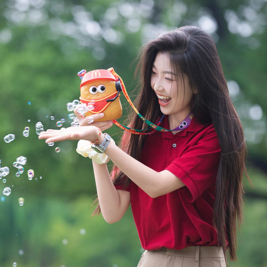 梁晨雨y_