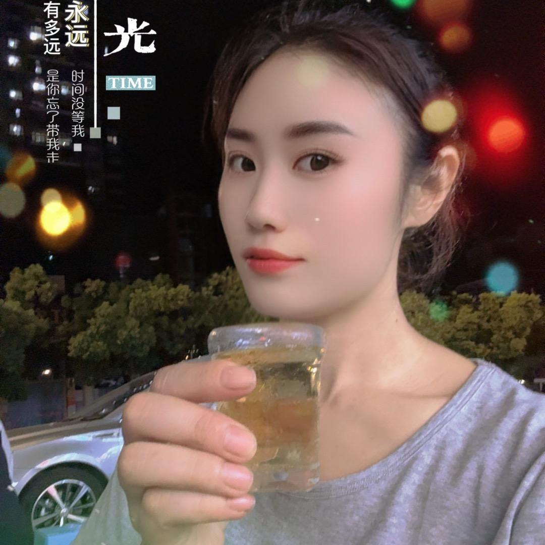 摆地摊的小姐姐