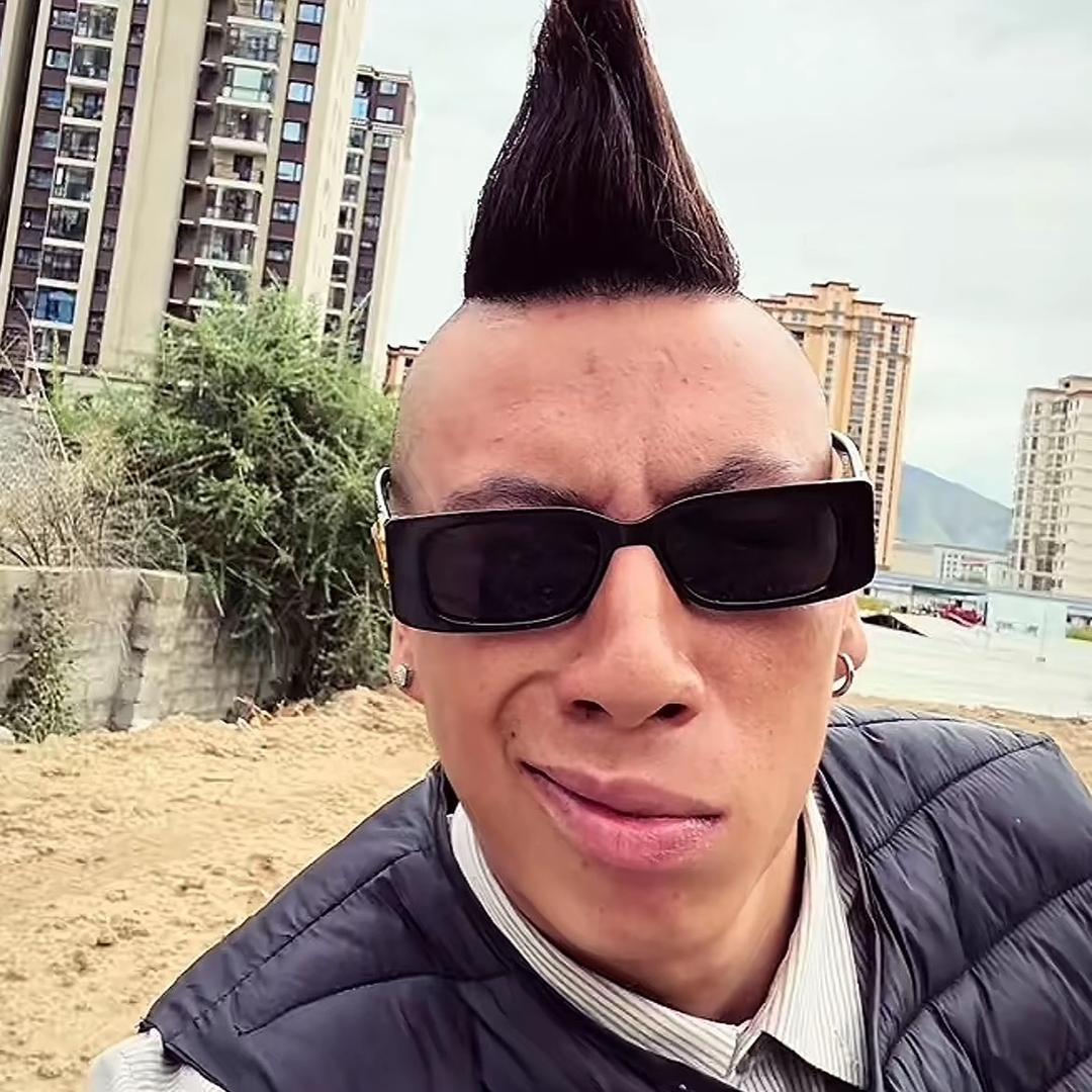 年轻帅气的继父