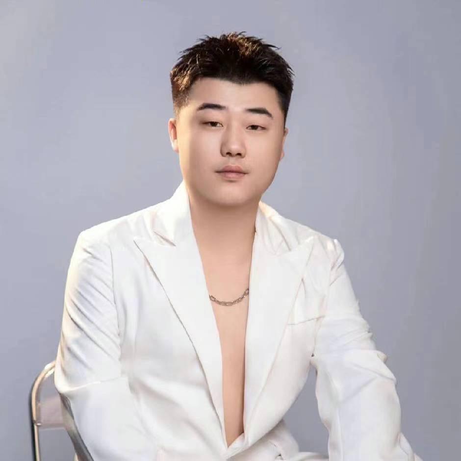 龙山T咪-阿登店长