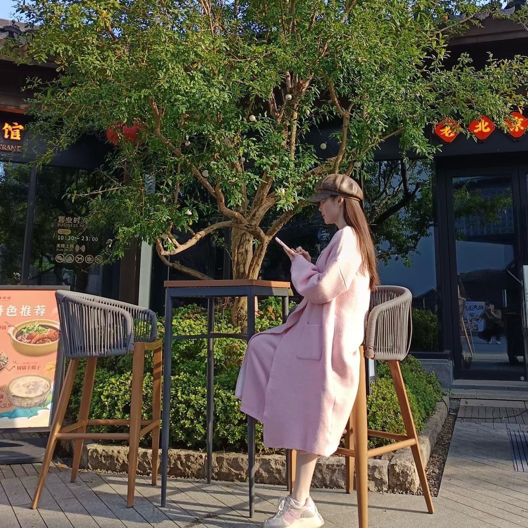 浮光笑倚云 👉细语伴流萤