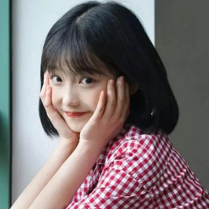 晓九牵着周郎走