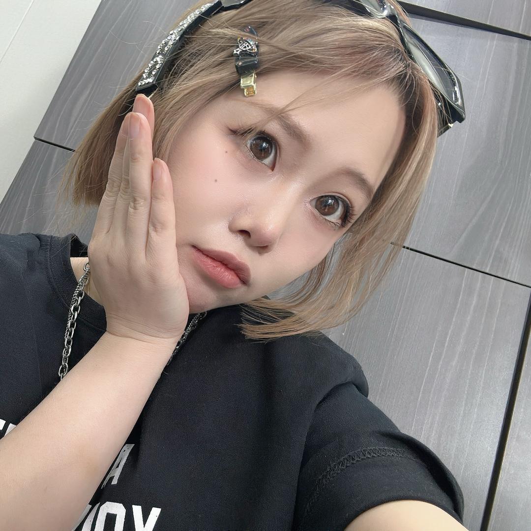 齐齐哈尔女发型师敏子