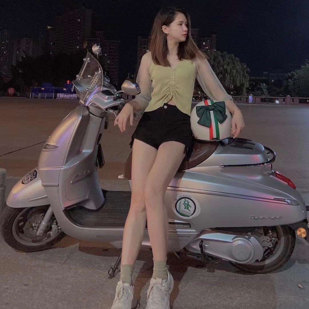 开摩托的恋姐