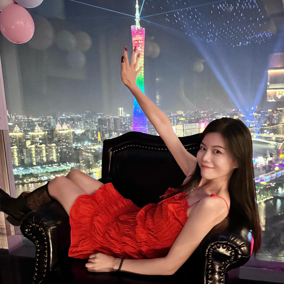 靓女的人字拖