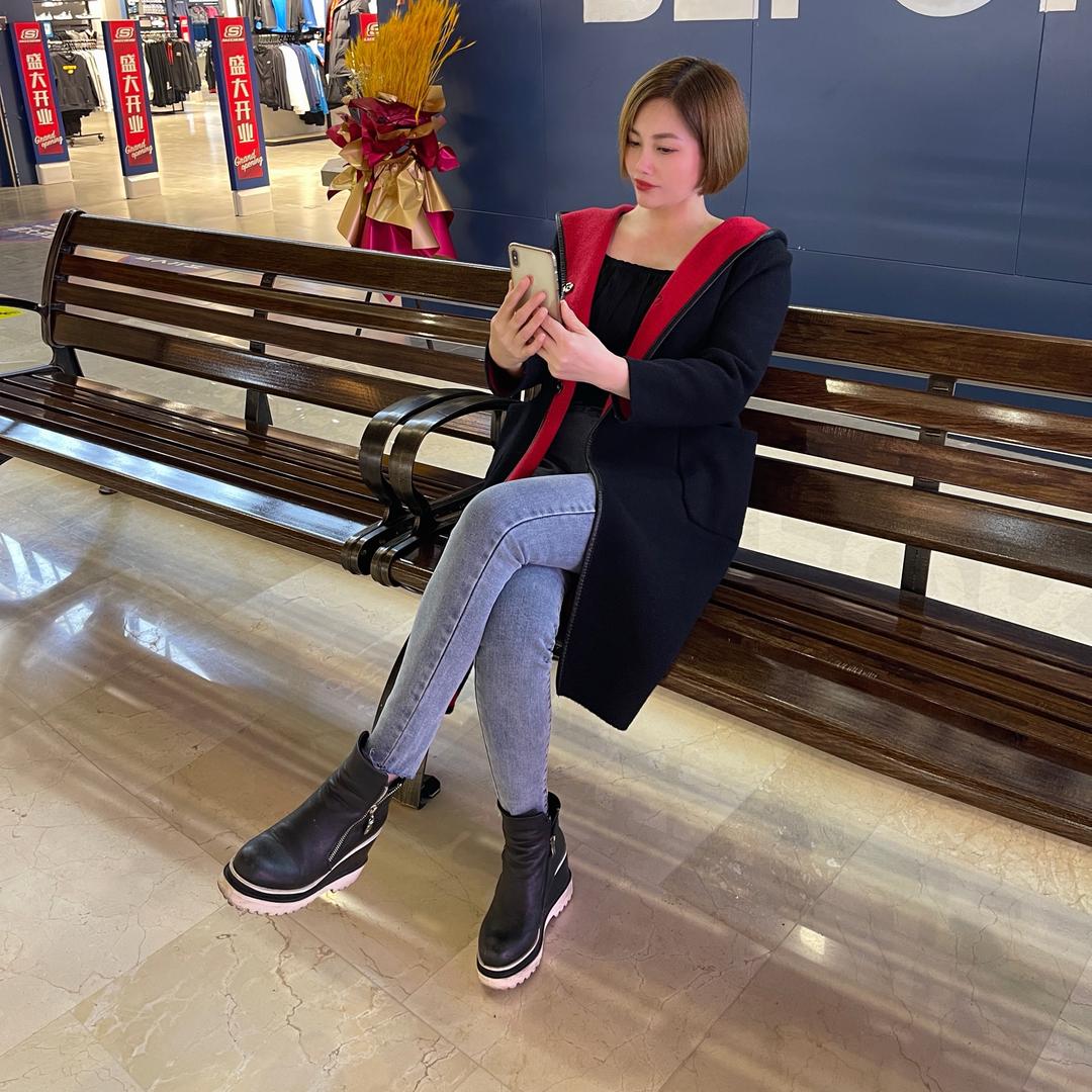 小姑娘长的挺忐忑的😂😂