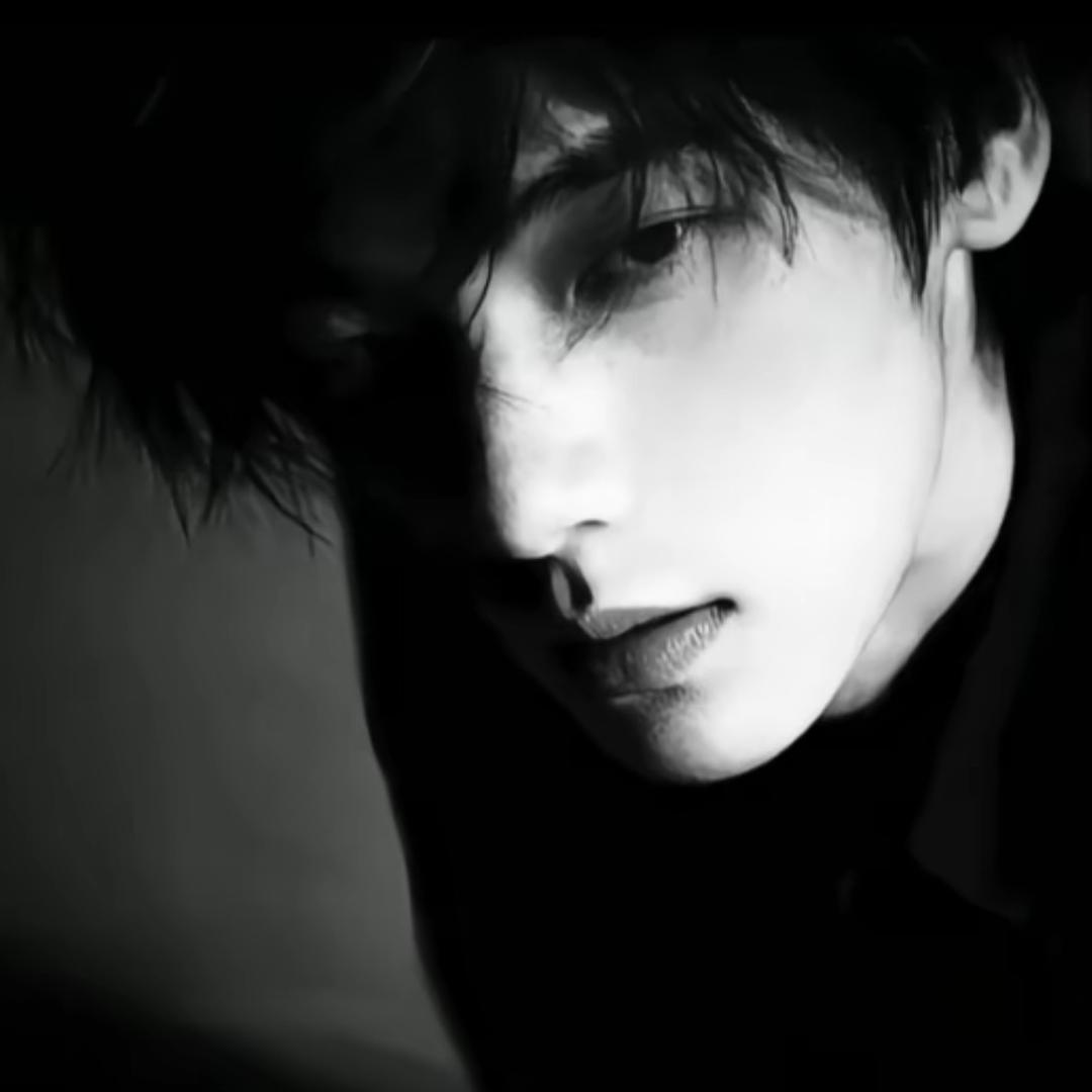 她一定比我成熟