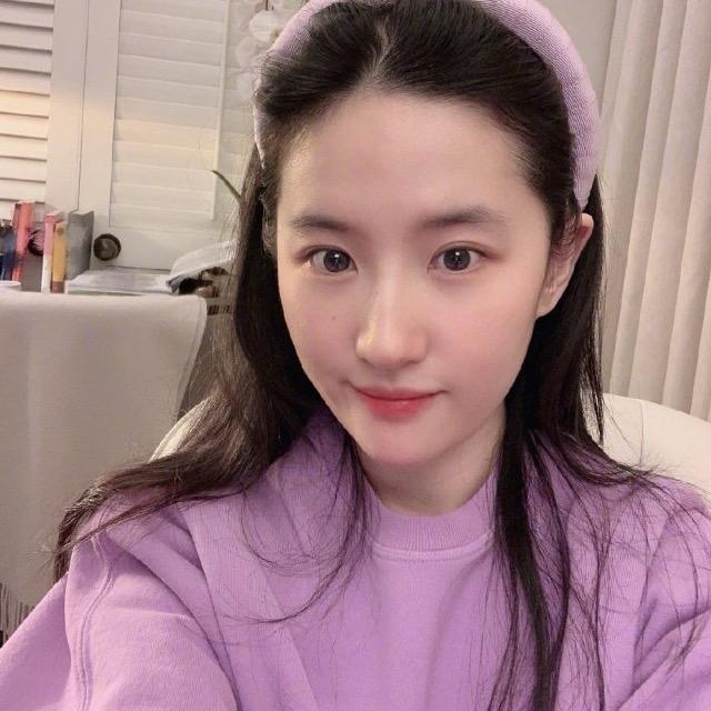 甜甜爱穿搭
