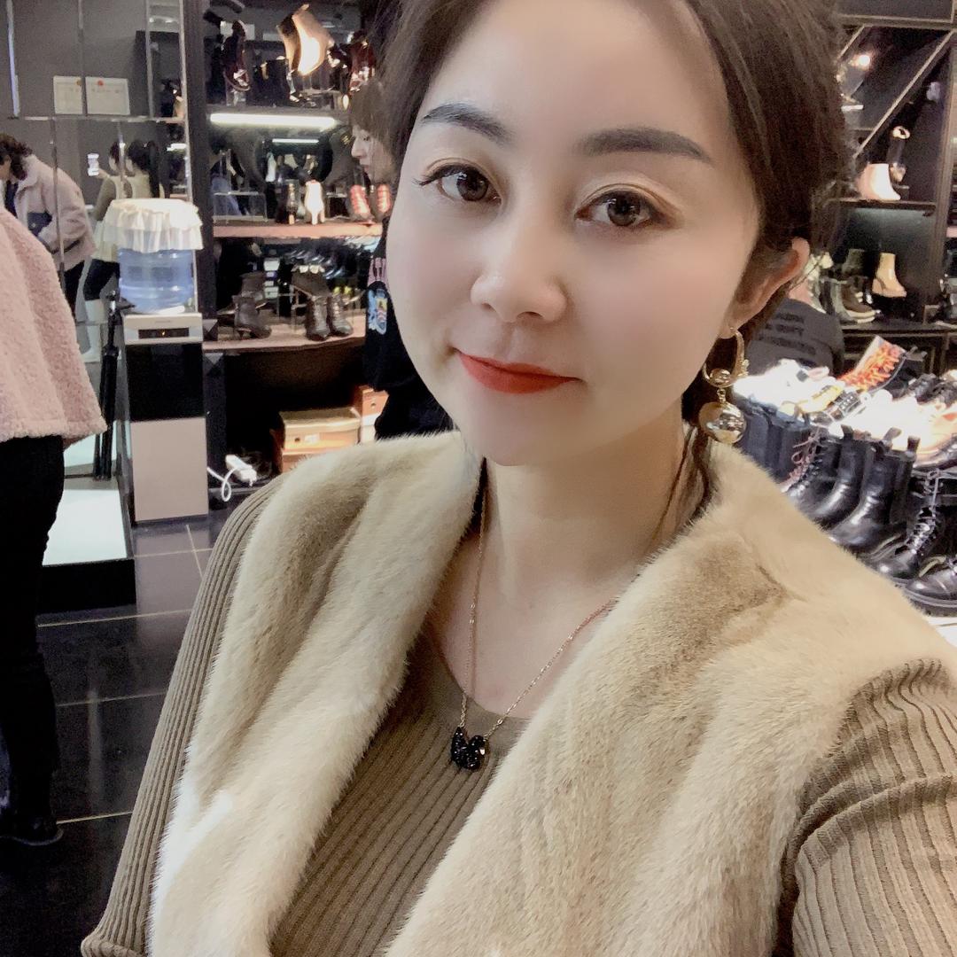 女主脚奥罗兰女鞋店