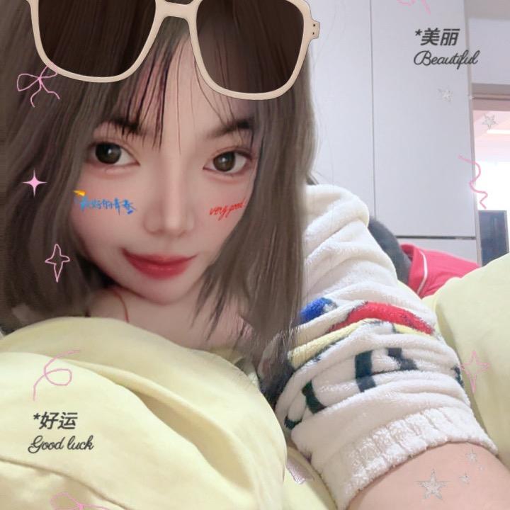 梦梦。（橱窗有漂亮的小裙子哟。）