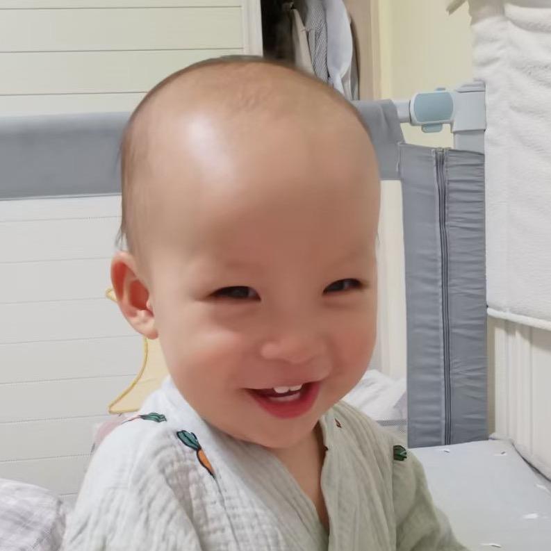 小兔子溜溜零食店