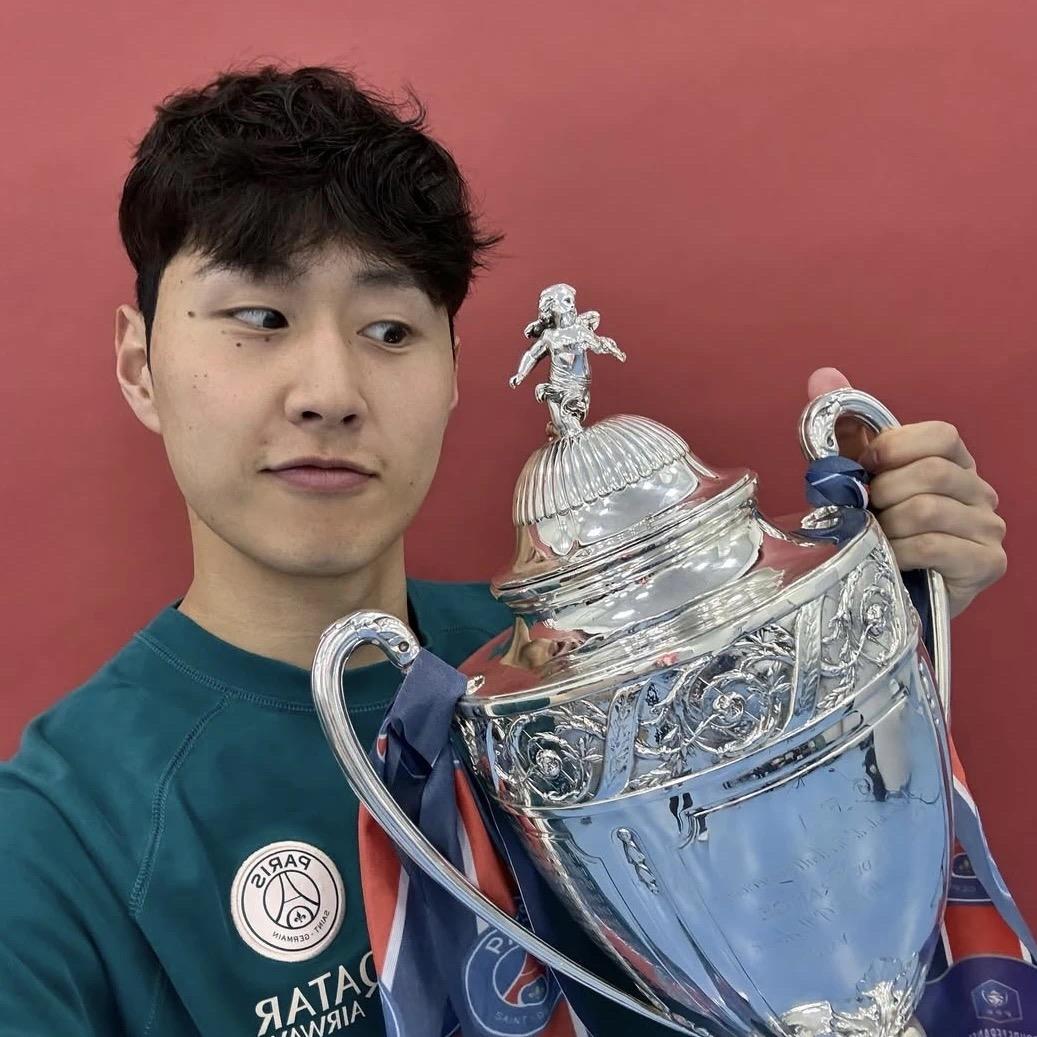 克罗斯的小白鞋