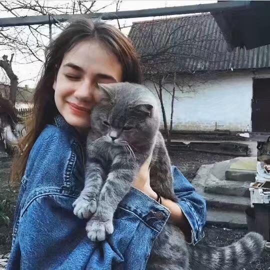 小于在水里游！