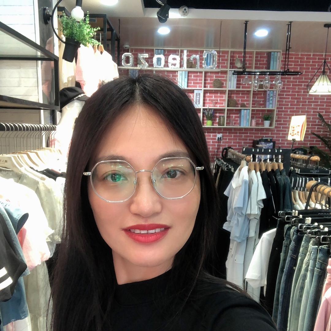 艳姐：福田潮人丽主服装店