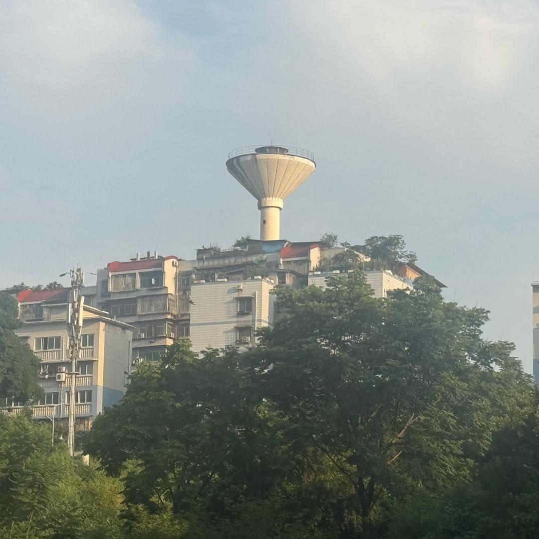 爱吐槽的隔壁老王